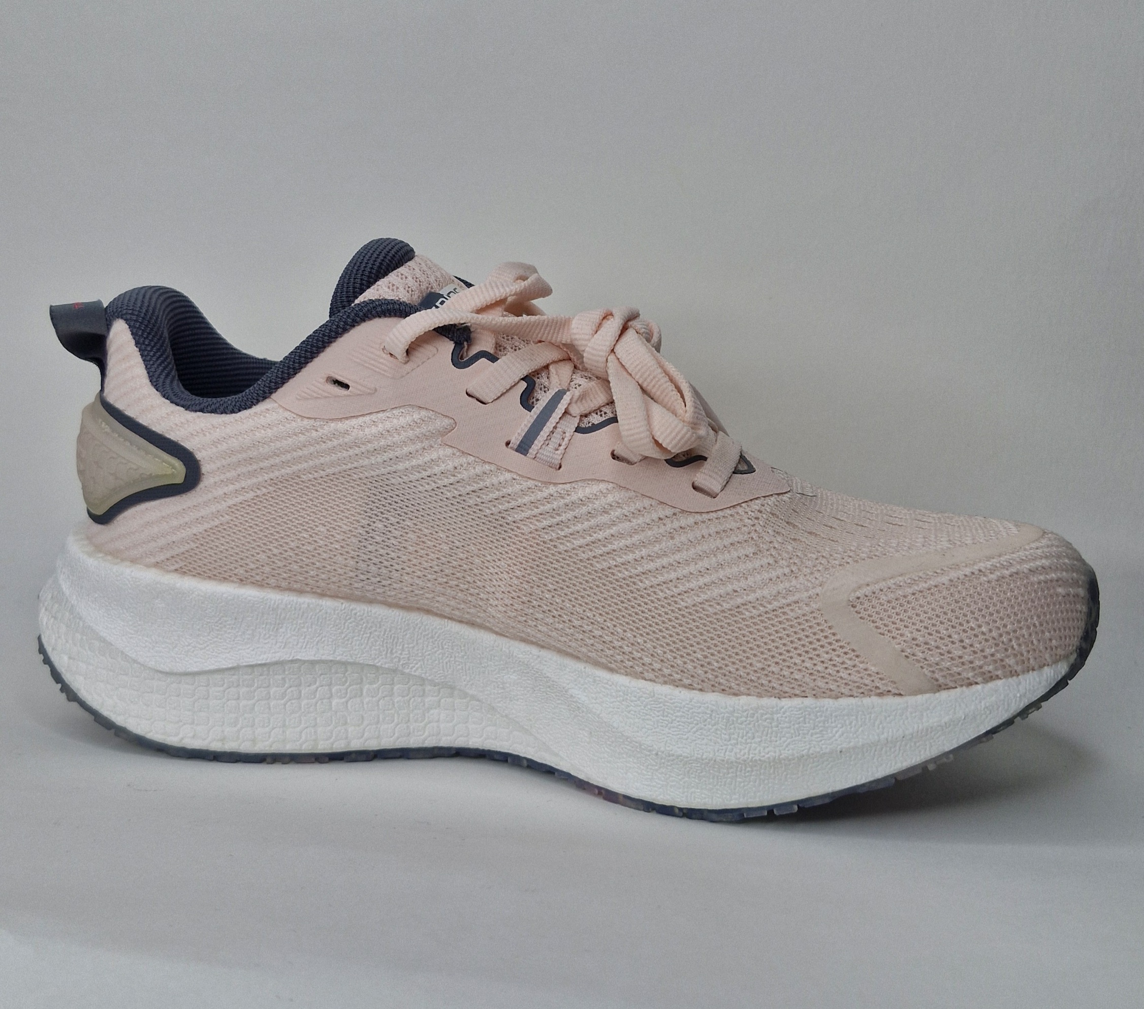 کفش ۳۱۶اورجینال مناسب استفاده روزمره واستایلی واسپرت وباشگاه وپیاده روی