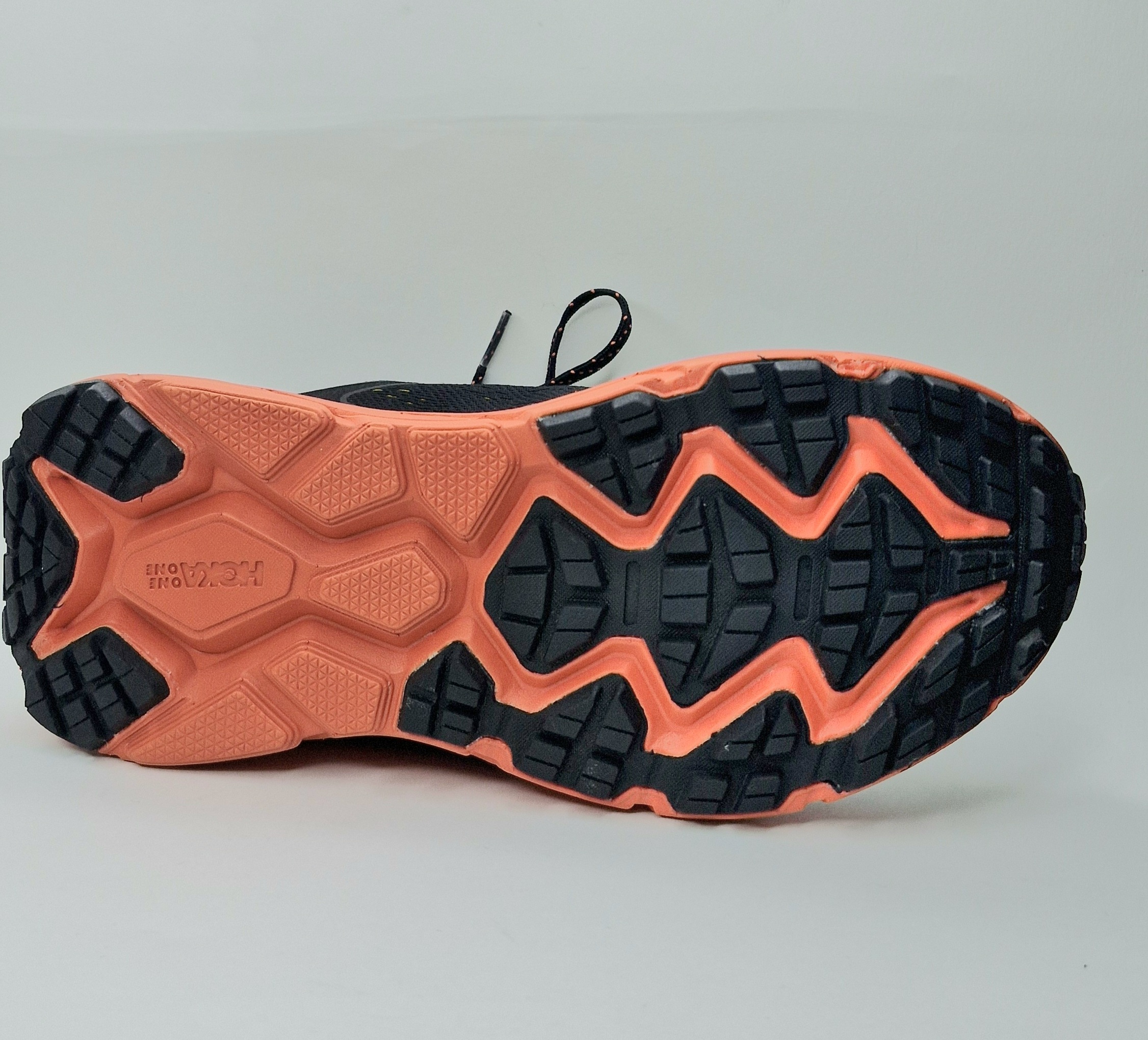 خرید کفش هوکا اورجینال مردانه با ترکیب رنگ مشکی و نارنجی مناسب باشگاه روزمره پیاده روی